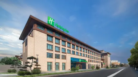Holiday Inn Changchun Jingyue Отели рядом с достопримечательностью «Changchun Guanghua University»