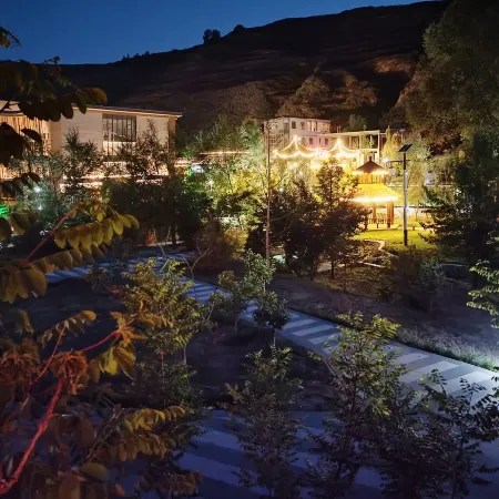 Starry Courtyard Hotel