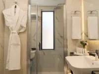 Royan Hotel Hagia Sophia Istanbul, Radisson Individuals Hotels near Harem Iskelesi