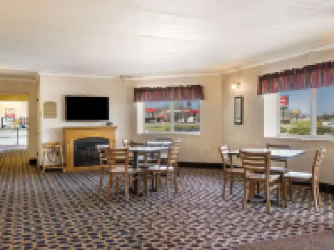 Econo Lodge Darien Lakes Hotels in Genesee County
