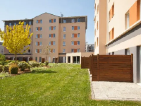 Séjours & Affaires Caen le Clos Beaumois Hotels in Caen