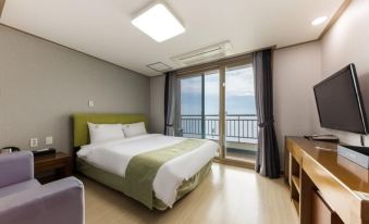 Mud Beach Hotel