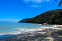 By the Beach - Luxury 2 Bedrooms Family Suite Hotels in Batu Ferringhi