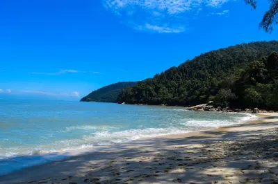 By the Beach - Luxury 2 Bedrooms Family Suite Hotels in Batu Ferringhi