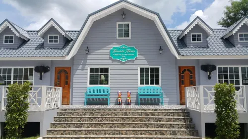 Farm Terrace Hotels in Wang Thong