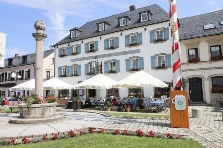 Gasthof Deutscher Adler Und Hotel Puchtler Отели рядом с достопримечательностью «Бакёфеле»