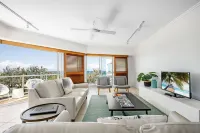 Rolling Surf Resort Sunshine Coast