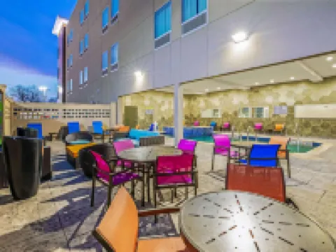 La Quinta Inn & Suites by Wyndham Waco Downtown - Baylor Hotels in Waco