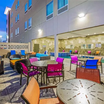 La Quinta Inn & Suites by Wyndham Waco Downtown - Baylor