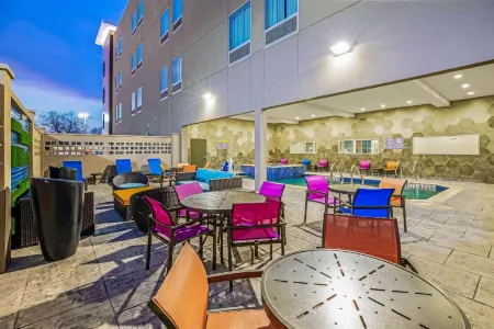 La Quinta Inn & Suites by Wyndham Waco Downtown - Baylor
