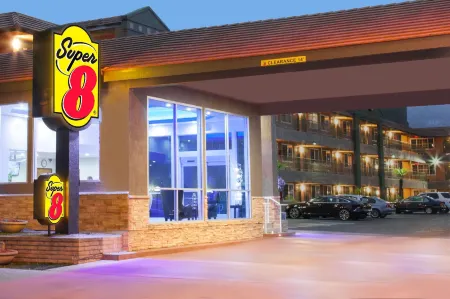 Super 8 by Wyndham Pasadena/La Area