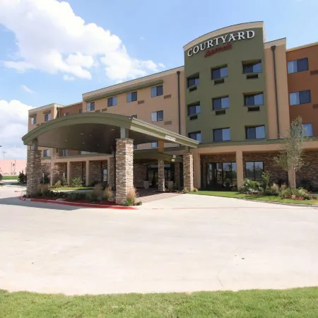 Courtyard Fort Worth West at Cityview Отели рядом с достопримечательностью «Стадион Амон Картер»