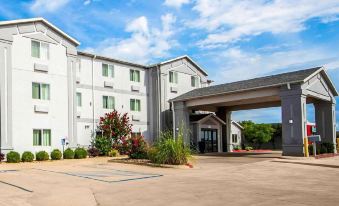 Comfort Inn & Suites Ponca City Near Marland Mansion