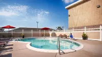 Best Western Ashbury Inn - piscina