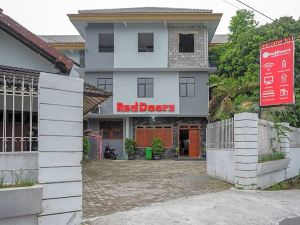 RedDoorz Plus near Jogja City Mall 5