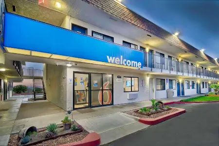Motel 6 Palmdale, CA