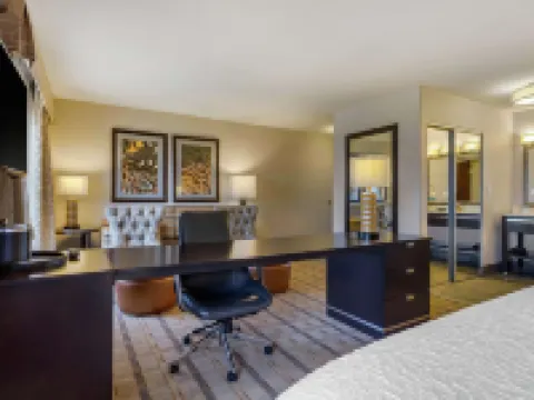 Hampton Inn & Suites Columbus Hotels in Columbus