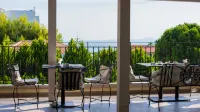 Neikos Luxury Suites