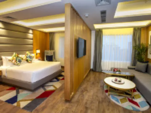 รามาดาบายวินด์แฮมคาตราสเตชั่นโรด โรงแรมในกัตรัช