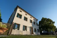 Bed and Breakfast Canalgrande Hotels near Villa Valier