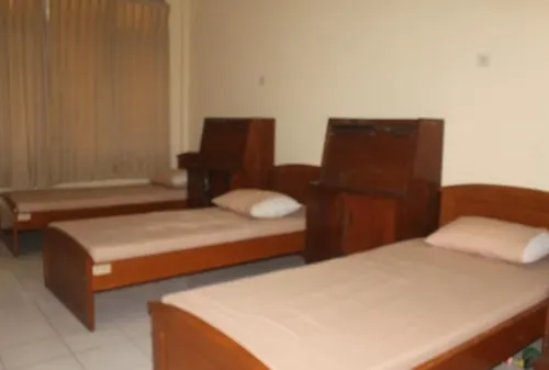 Guest House Eboni Madiun Hotels in Kartoharjo
