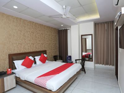 OYO 15382 Hotel Shant Mai