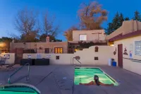 El Pueblo Lodge - Pools