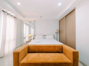 Spacious and Comfy Studio at Azalea Suites Cikarang Apartment By Travelio