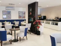 ポルト シティ ホテル パラーニョス周辺のホテル