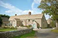 The Stump Hotels in Coln Saint Aldwyns