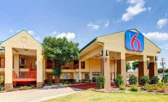 Motel 6 Arlington, TX
