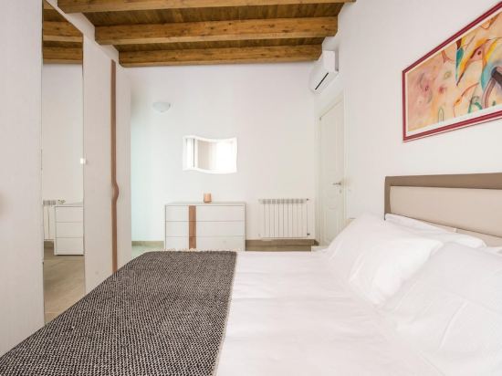 Santa Cecilia Luxury Apartment 2A by Wonderful Italy