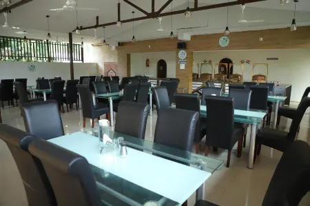 Treebones Resort and Adventure Park Отели в г. Данг