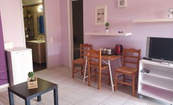 TK1 George Apartments by the Airport - Housity