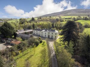 Clone Country House