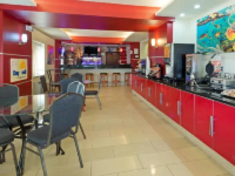 デイズ イン & スイーツ バイ ウィンダム ミルウォーキー ミルウォーキーのホテル