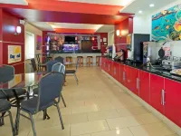 Days Inn & Suites by Wyndham Milwaukee