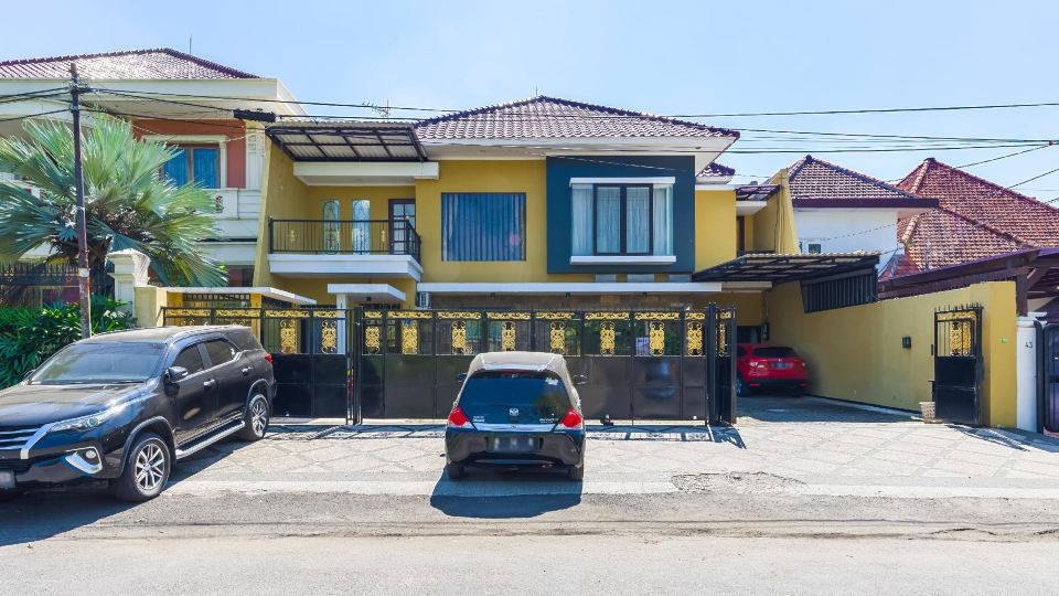 RedDoorz Syariah Near Marvel City Mall 2