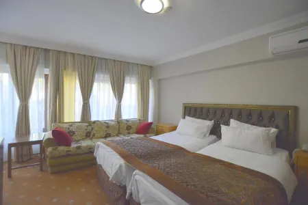 Palace Point Hotel