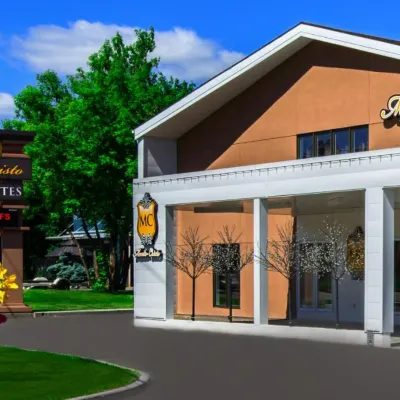 Hotel & Suites Monte-Cristo Hotels near Les Rivières