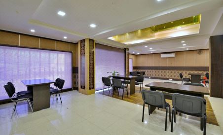 Hotel Samrat - Housity