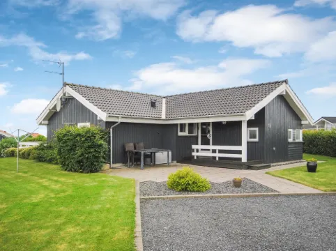 "Brynjolf" - 350m to the Fjord