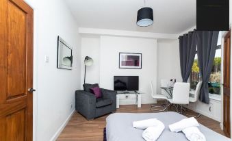 Cosy Apartment in Bellshill by Klass Living