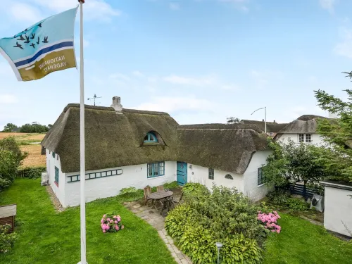 "Clausina" - 600m from the Sea Hotels in Bredebro