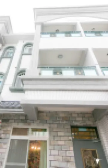 Eddie's House Hotels near Tropic of Cancer Marker Park