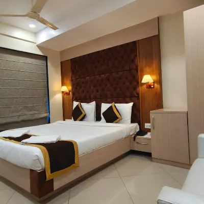 The Panash Hotel & Banquets Hotels near New Market Kolkata