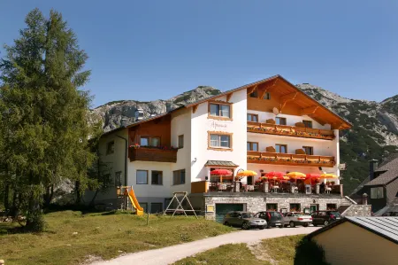 Hotel Alpenrose Отели рядом с достопримечательностью «Krallersee»