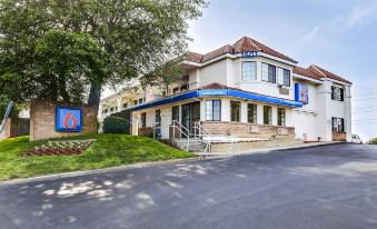 Motel 6 Pinole, CA