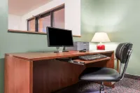 Super 8 by Wyndham Missoula/Reserve St. - Motels