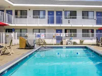 Motel 6 Medford, or Hotels in Medford
